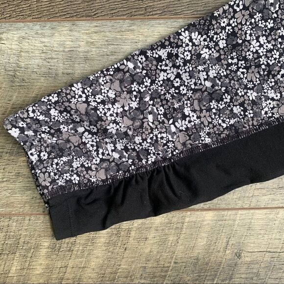 Athleta Black Floral Ditsy Cropped Leggings Medium - Picture 6 of 9
